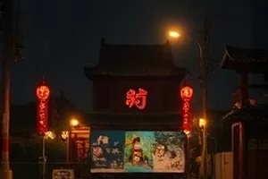 动画电影《纸鸢与雷暴》封面，乌云下高飞的纸鸢